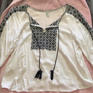 Forever 21 white and black shirt